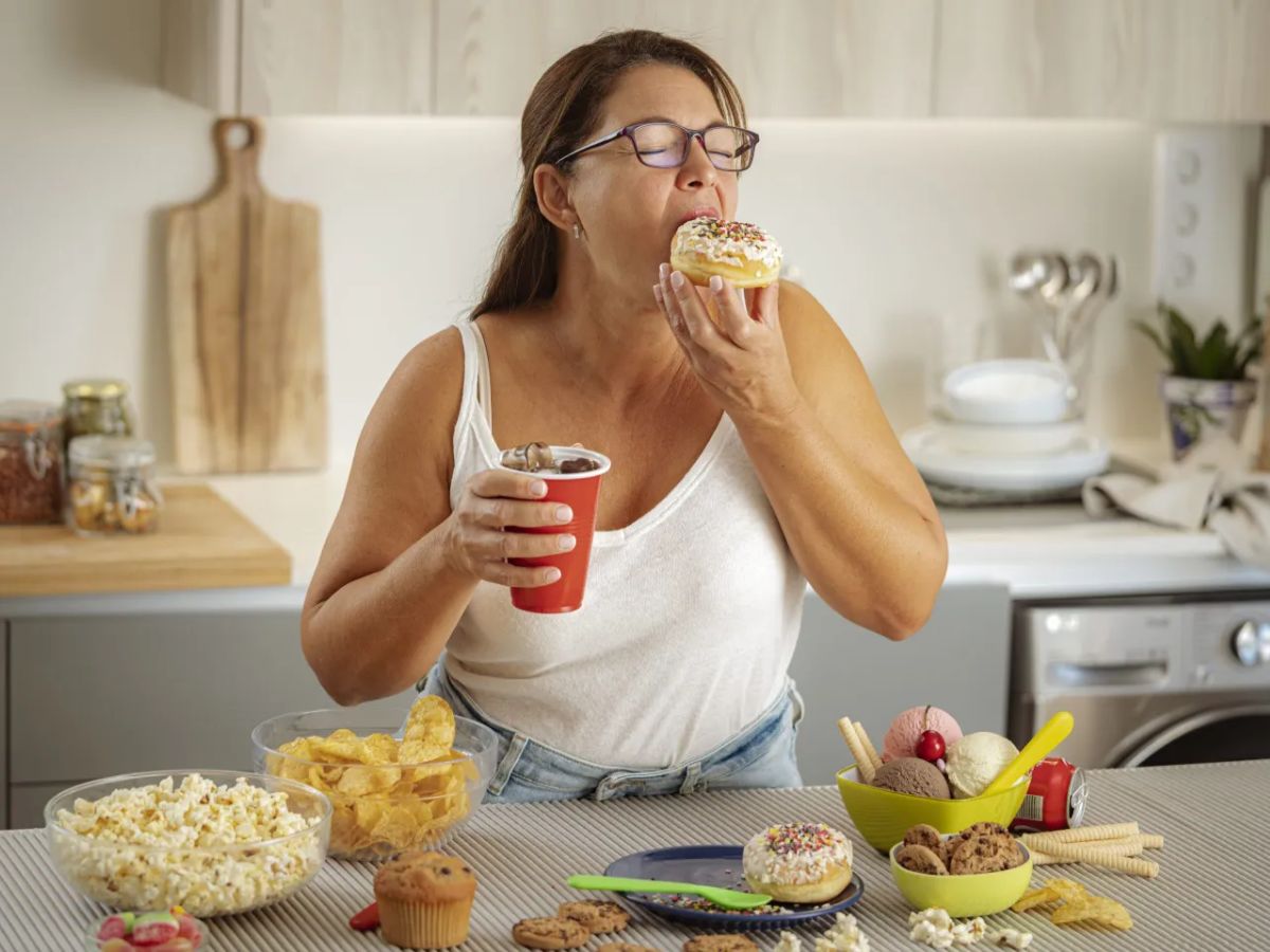 6-habits-to-quit-for-healthy-aging-and-a-better-future Say Goodbye to These 6 Common Habits That Secretly Speed Up Aging and Harm Your Health - Photo Gallery
