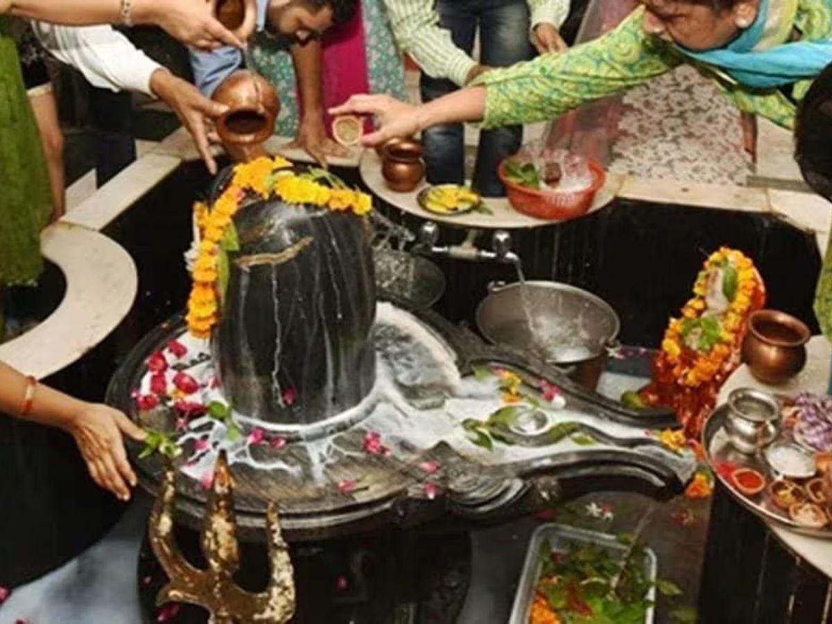 top-rituals-that-devotees-should-follow-for-positivity-and-blessings-on-shivratri-a-complete-guide Top Shivratri Rituals That Devotees Should Follow For Positivity And Blessings - Photo Gallery