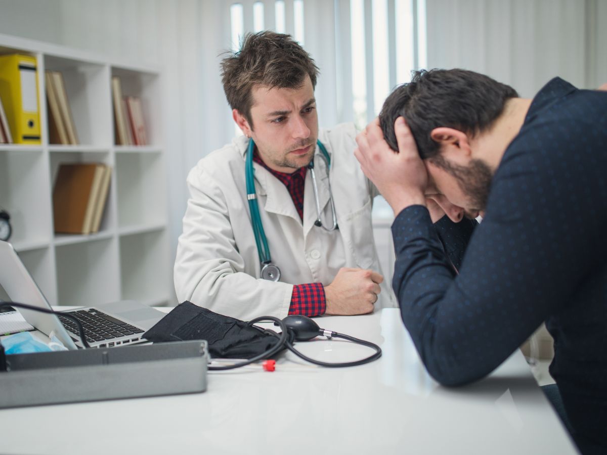 professional-etiquette-guide-7-things-you-should-always-keep-private-at-work-to-maintain-boundaries-and-avoid-conflict 7 Things You Should Always Keep Private at Work - Photo Gallery