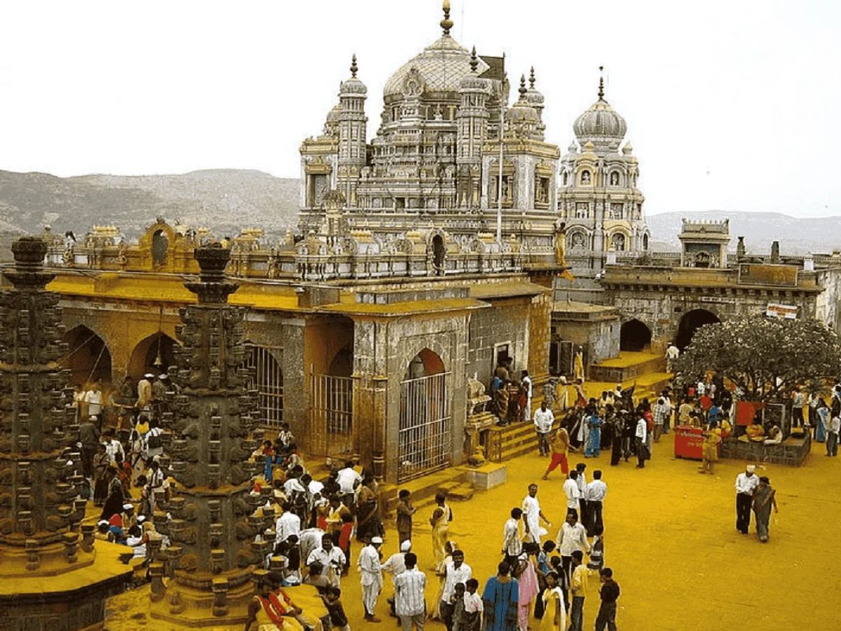 top-temples-to-visit-in-maharashtra-during-monsoon-season-for-serenity-and-spiritual-vibes 5 Must-Visit Temples in Maharashtra for Peace, Beauty & Divine Energy - Photo Gallery