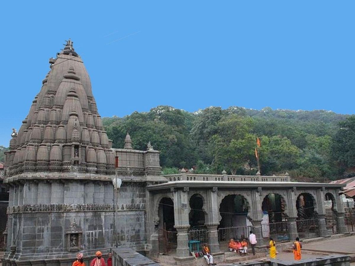 top-temples-to-visit-in-maharashtra-during-monsoon-season-for-serenity-and-spiritual-vibes 5 Must-Visit Temples in Maharashtra for Peace, Beauty & Divine Energy - Photo Gallery