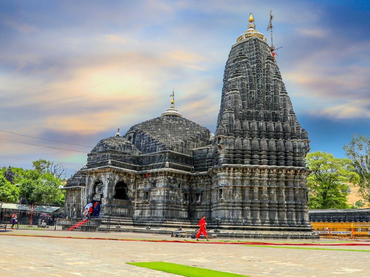 top-temples-to-visit-in-maharashtra-during-monsoon-season-for-serenity-and-spiritual-vibes 5 Must-Visit Temples in Maharashtra for Peace, Beauty & Divine Energy - Photo Gallery