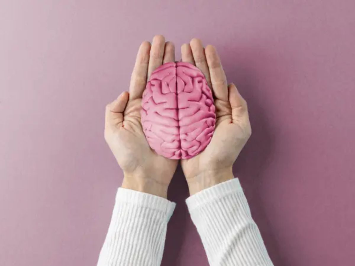 world-brain-day-2025-6-simple-daily-habits-to-keep-your-brain-young-sharp-and-healthy World Brain Day 2025: 6 Daily Habits That Can Boost Memory, Focus & Keep Your Brain Young - Photo Gallery