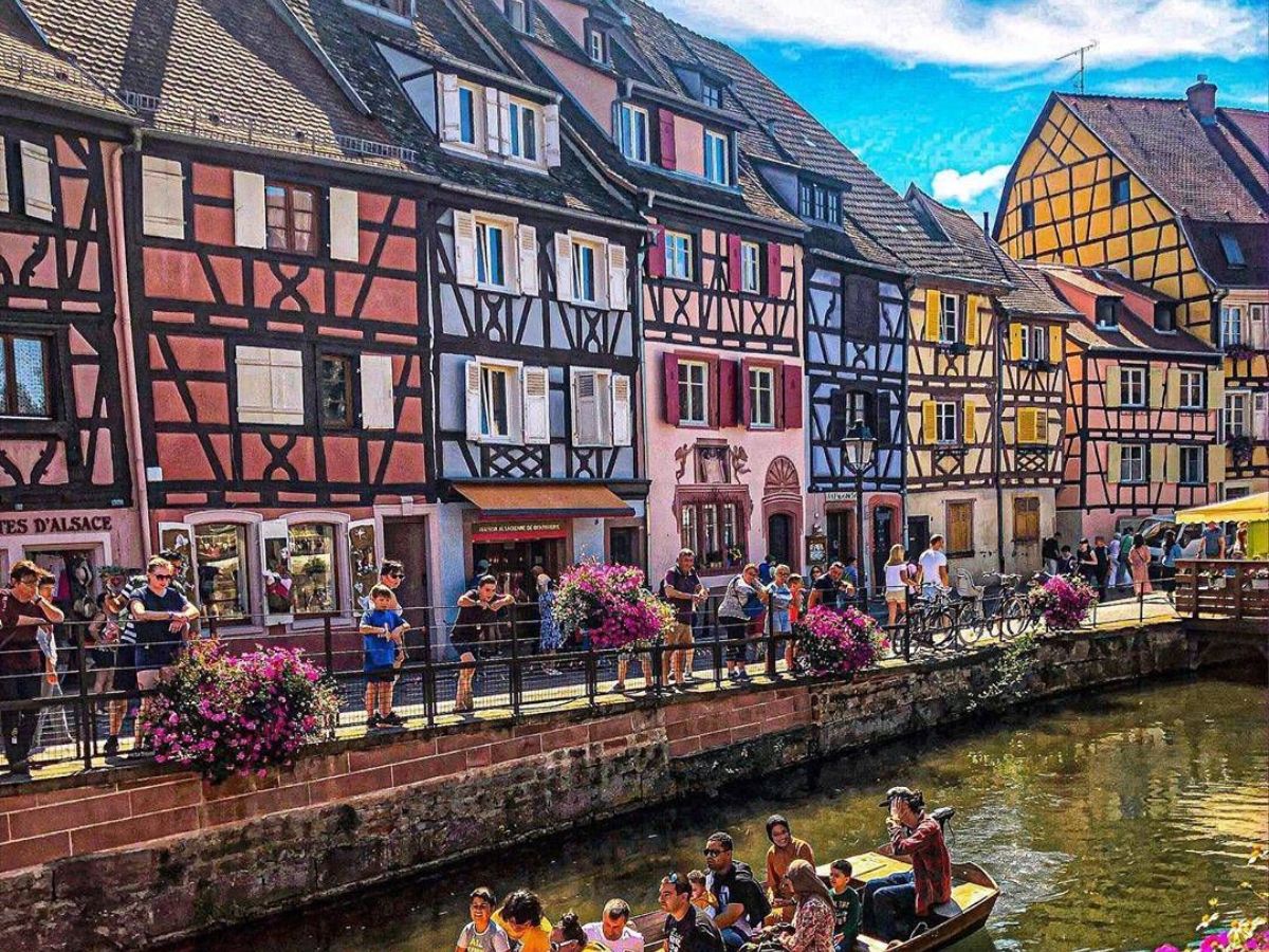 7-most-beautiful-and-charming-villages-in-france-offering-a-unique-glimpse-into-the-countrys-rich-heritage-and-beauty 7 Most Beautiful And Charming Villages In France - Photo Gallery