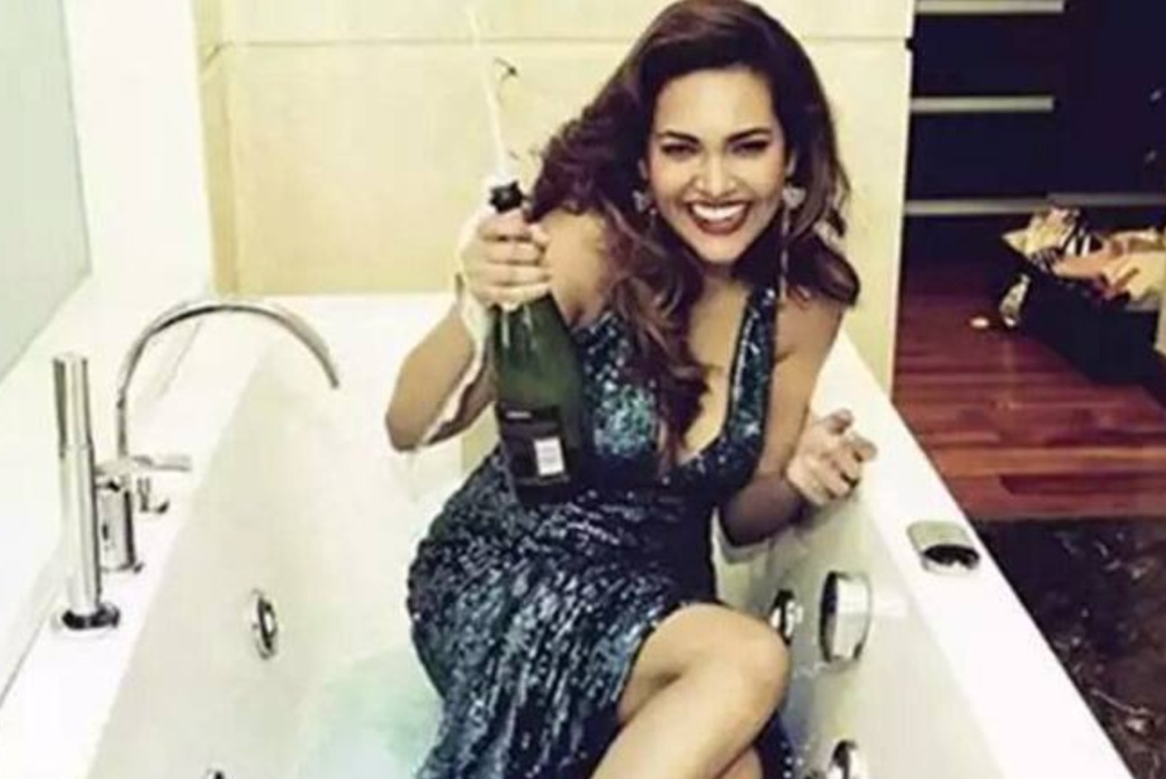 actresses-in-bathtubs-these-steamy-clicks-will-raise-your-temperature Actresses in Bathtubs – These Steamy Clicks Will Raise Your Temperature - Photo Gallery