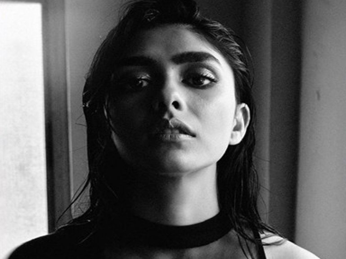 Mrunal Thakur’s Sizzling Photoshoots That Crossed the Bold Limit