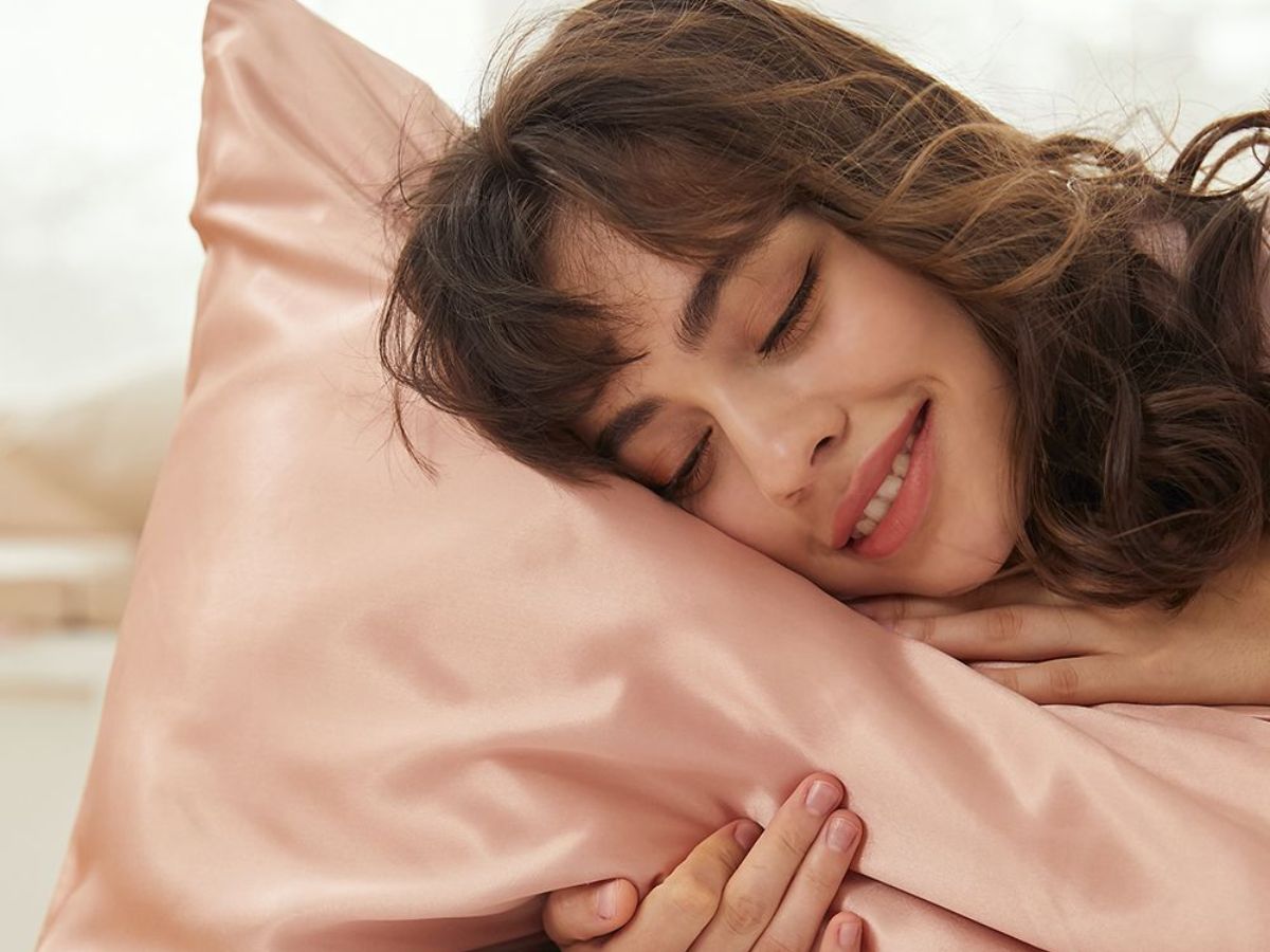 wake-up-flawless-the-five-beauty-sleep-secrets-no-one-told-you Sleep On A Silk Pillowcase(Image Credit-Pinterest) - Photo Gallery