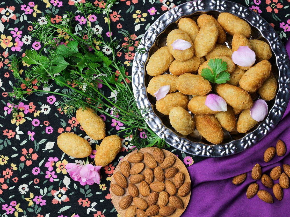 irresistible-indian-pakora-recipes-you-must-try-this-monsoon-with-chai 6 Irresistible Pakode You Must Try This Monsoon Season - Photo Gallery