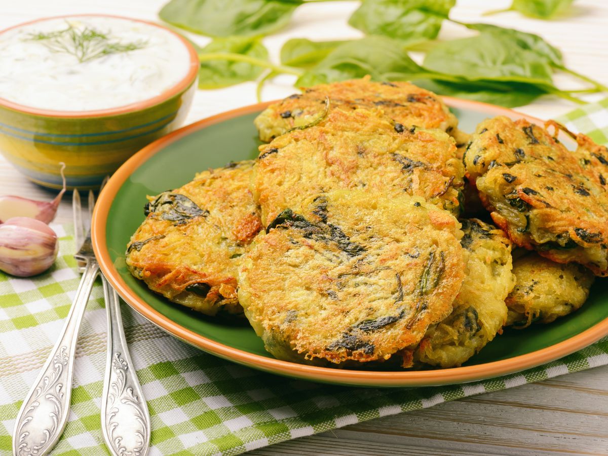 irresistible-indian-pakora-recipes-you-must-try-this-monsoon-with-chai 6 Irresistible Pakode You Must Try This Monsoon Season - Photo Gallery