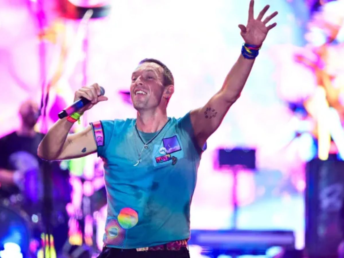 coldplay-concert-scandal-kiss-cam-catches-office-affair-internet-explodes Cold Play Scandal: How Social Media Reacted To The Viral ‘Colleague Affair’ - Photo Gallery