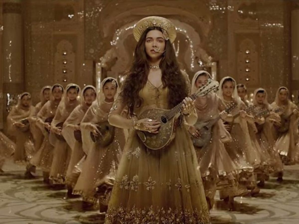 5-bollywood-movies-with-most-expensive-costumes-and-jewellery These 5 Bollywood Movies That Spent a Fortune on Costumes and Jewellery You Won’t Believe - Photo Gallery