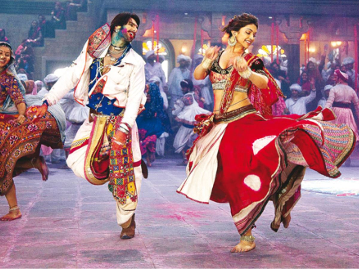5-bollywood-movies-with-most-expensive-costumes-and-jewellery These 5 Bollywood Movies That Spent a Fortune on Costumes and Jewellery You Won’t Believe - Photo Gallery