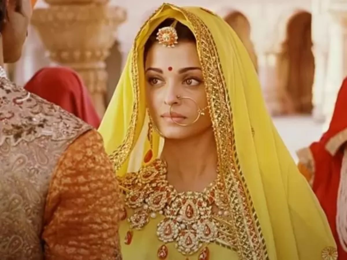 5-bollywood-movies-with-most-expensive-costumes-and-jewellery These 5 Bollywood Movies That Spent a Fortune on Costumes and Jewellery You Won’t Believe - Photo Gallery