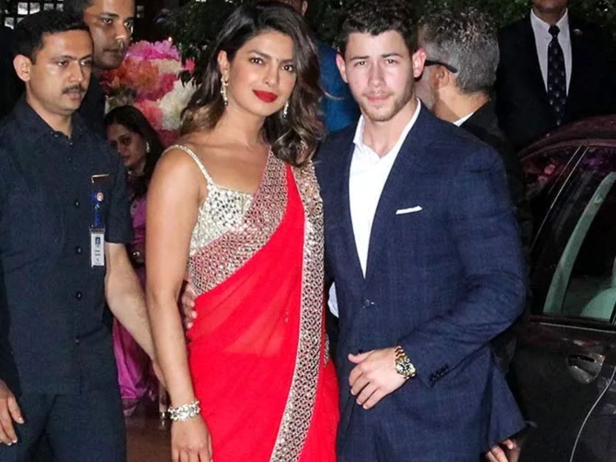priyanka-chopra-birthday-special-her-7-most-iconic-saree-looks-you-can-totally-recreate Priyanka Chopra Birthday Special: Her 7 Most Iconic Saree Looks You Can Totally Recreate - Photo Gallery