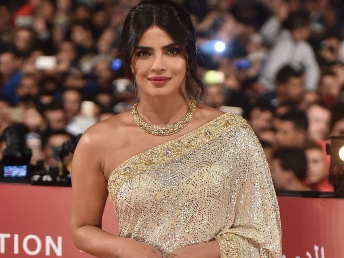 priyanka-chopra-birthday-special-her-7-most-iconic-saree-looks-you-can-totally-recreate Priyanka Chopra Birthday Special: Her 7 Most Iconic Saree Looks You Can Totally Recreate - Photo Gallery