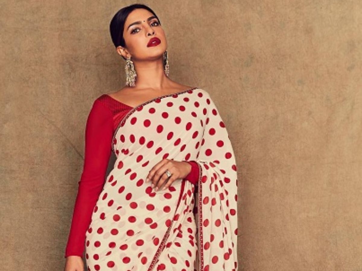 priyanka-chopra-birthday-special-her-7-most-iconic-saree-looks-you-can-totally-recreate Priyanka Chopra Birthday Special: Her 7 Most Iconic Saree Looks You Can Totally Recreate - Photo Gallery