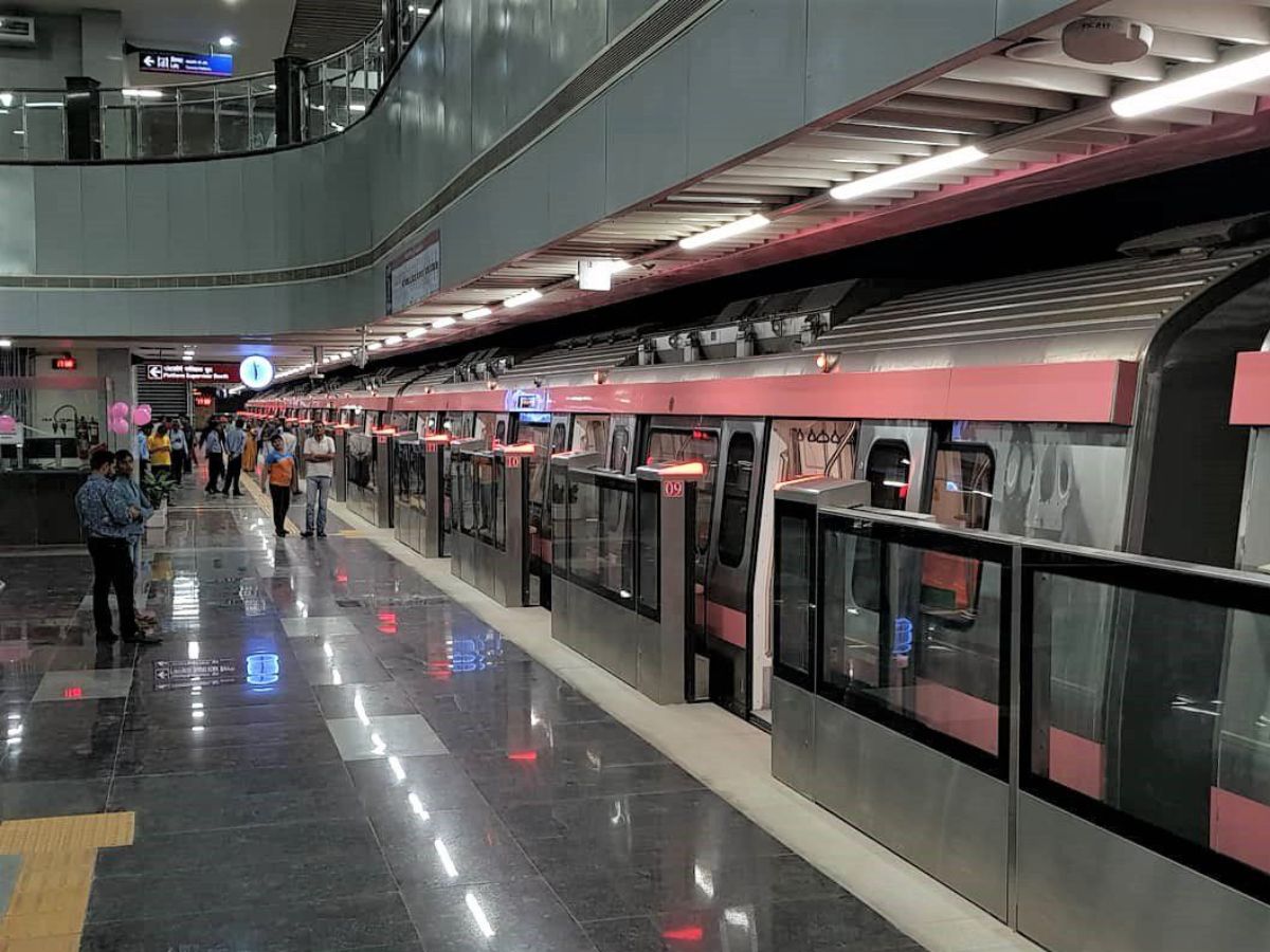 delhi-metro-lines-to-help-you-travel-easy-for-students-and-office-goers Delhi Metro Lines To Help You Travel Easy For Students And Office Goers - Photo Gallery
