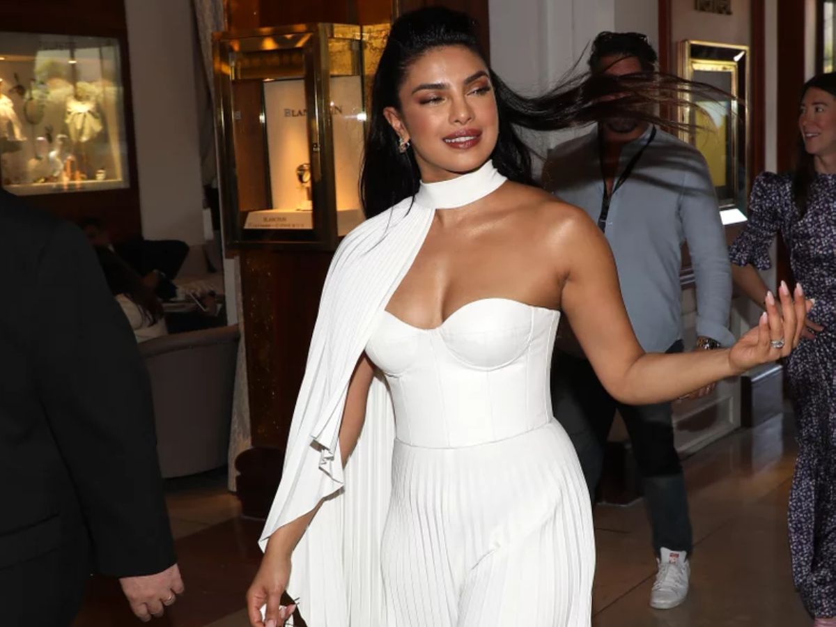 priyanka-chopra-most-dazzling-cannes-film-festival-looks-which-serves-drama-elegance-and-glamour-from-glittering-roberto-cavalli-to-tommy-hilfiger Priyanka Chopra at Cannes Film Festival: Relive Her Most Dazzling Red Carpet Fashion Looks - Photo Gallery