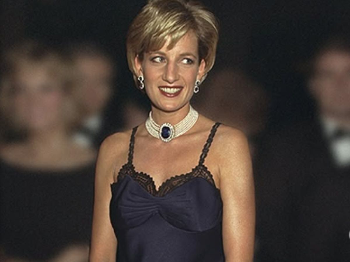 royal-rebel-princess-dianas-7-most-iconic-fashion-moments-of-all-time Royal Rebel: Princess Diana’s 7 Most Iconic Fashion Moments of All Time - Photo Gallery