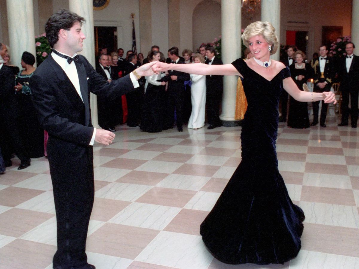 royal-rebel-princess-dianas-7-most-iconic-fashion-moments-of-all-time Royal Rebel: Princess Diana’s 7 Most Iconic Fashion Moments of All Time - Photo Gallery