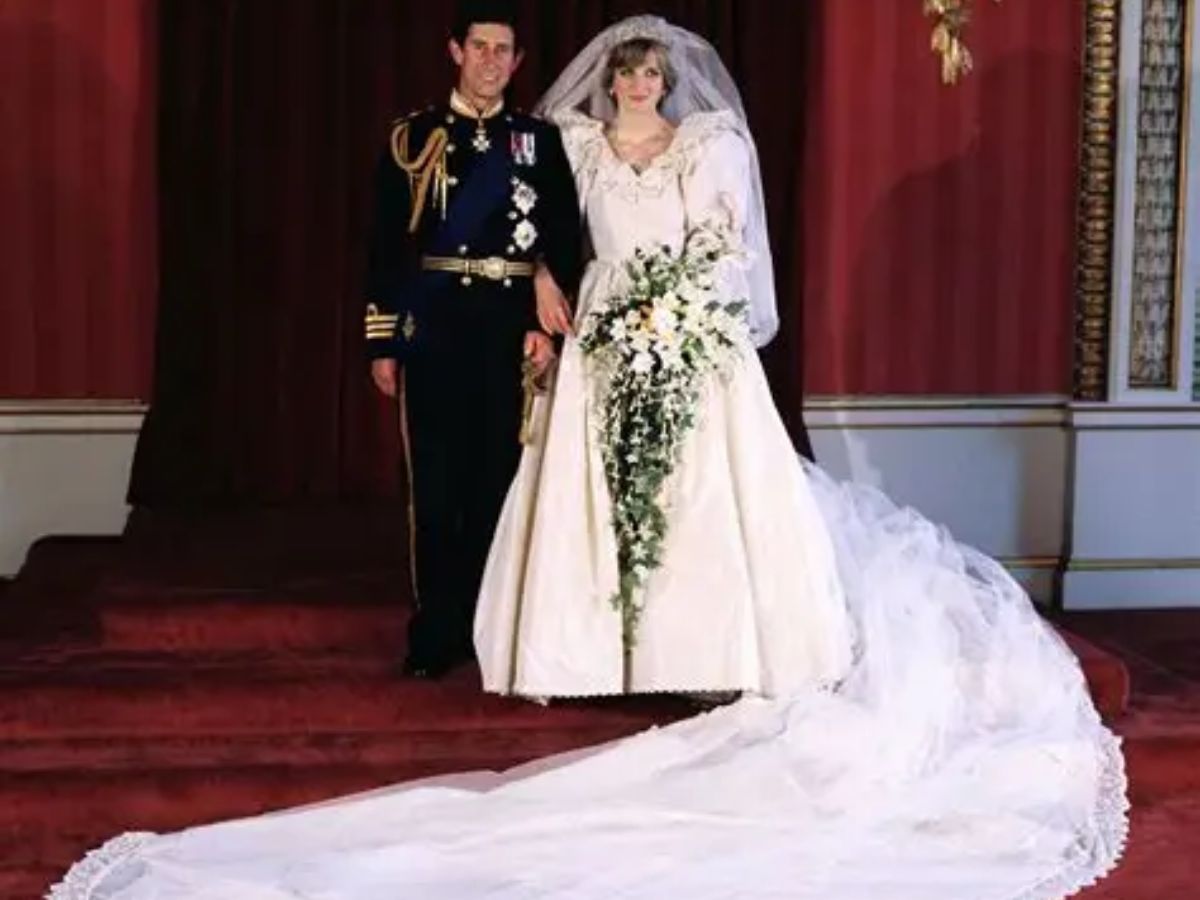 royal-rebel-princess-dianas-7-most-iconic-fashion-moments-of-all-time Royal Rebel: Princess Diana’s 7 Most Iconic Fashion Moments of All Time - Photo Gallery