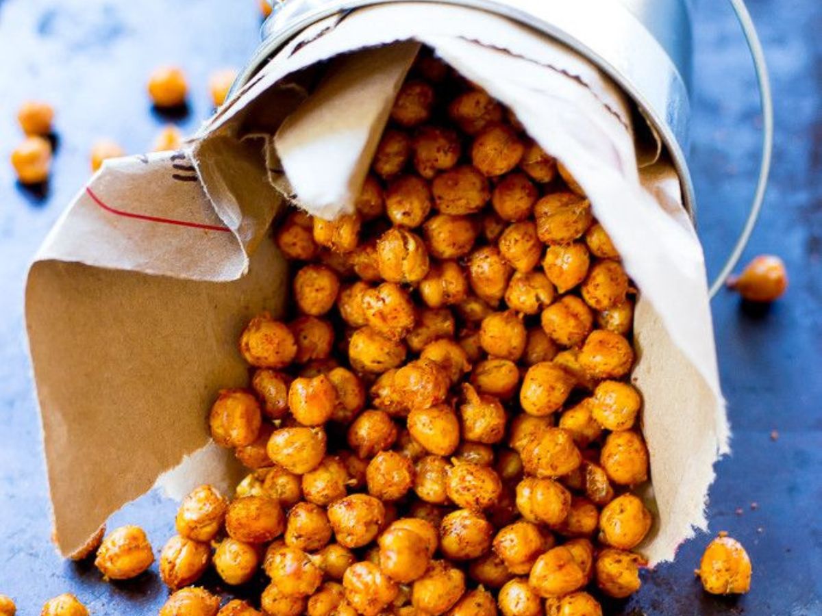 five-enjoyable-healthy-chai-snacks-you-must-try Roasted chickpeas are a crunchy and healthy snack (Image Credit - Pinterest) - Photo Gallery