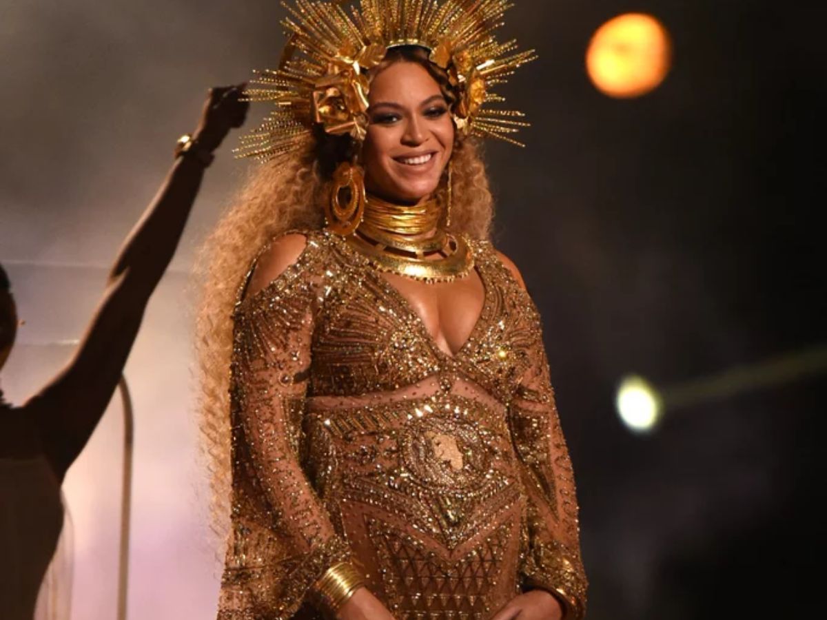 7-times-beyonce-slayed-every-glam-look-that-broke-style-meter 7 Times Beyoncé Slayed Every Glam Look That Broke Style Meter - Photo Gallery