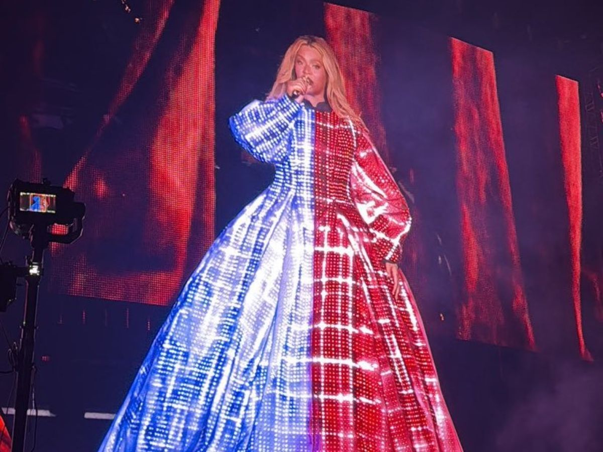 beyonces-7-most-dazzling-cowboy-catering-looks-rhinestones-fringe-and-power Beyonce’s 7 Most Dazzling Cowboy Catering Looks: Rhinestones, Fringe and Power - Photo Gallery