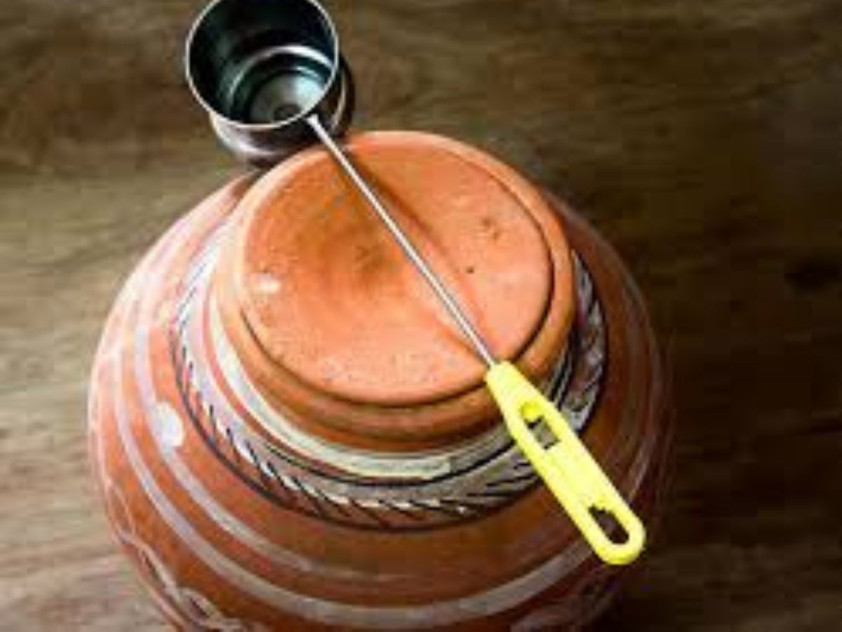 in-pics-five-pros-and-cons-of-using-a-traditional-mud-pot Mitti Ka Ghada is made of clay, which makes it quite heavy (Image Credit - Google) - Photo Gallery