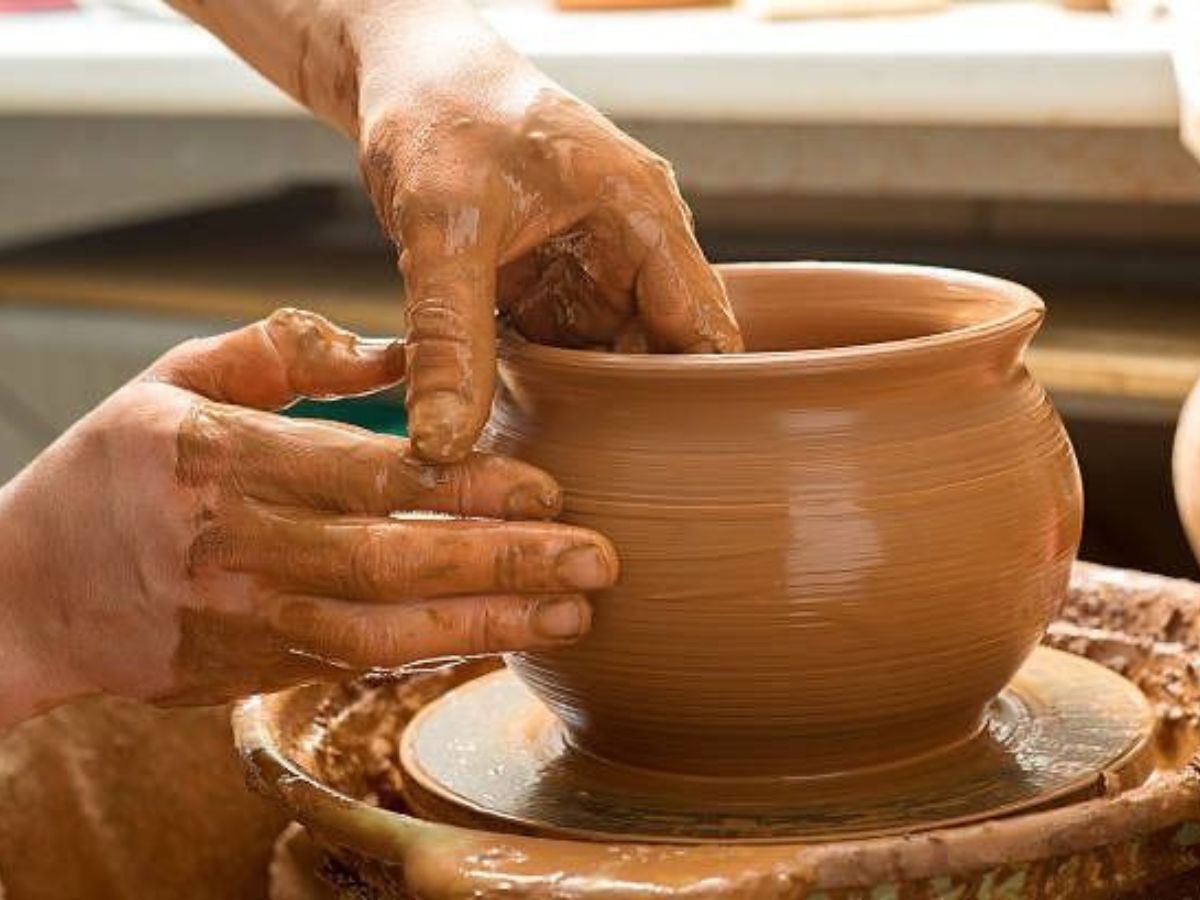 in-pics-five-pros-and-cons-of-using-a-traditional-mud-pot Mitti Ka Ghada is a safe and green choice for the planet (Image Credit- Pinterest) - Photo Gallery
