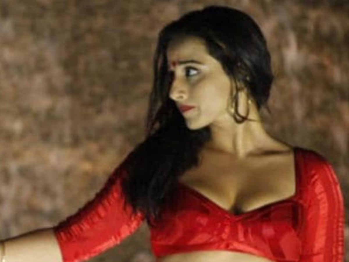 From Mandakini to Vidya Balan: 7 Unforgettable Moments When Actresses In Wet White sarees Captivated The Silver Screen - Photo Gallery