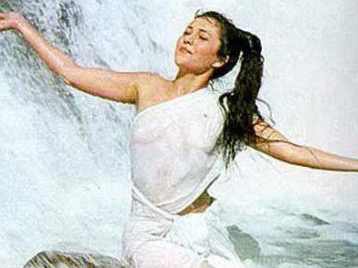 From Mandakini to Vidya Balan: 7 Unforgettable Moments When Actresses In Wet White sarees Captivated The Silver Screen - Photo Gallery