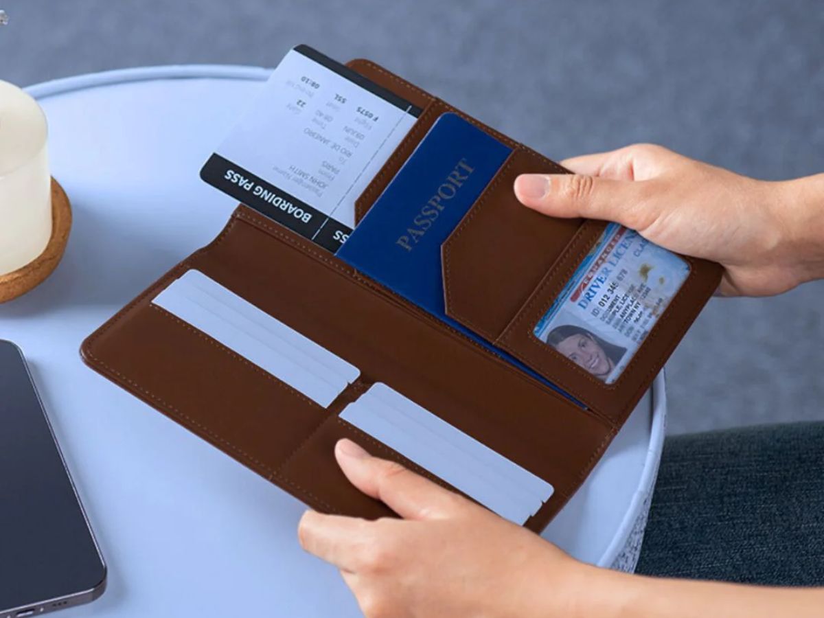 6-must-have-travel-essentials-accessories-every-woman-needs-for-a-perfect-trip 6 Must-Have Travel Essentials & Accessories Every Woman Needs for a Perfect Trip - Photo Gallery