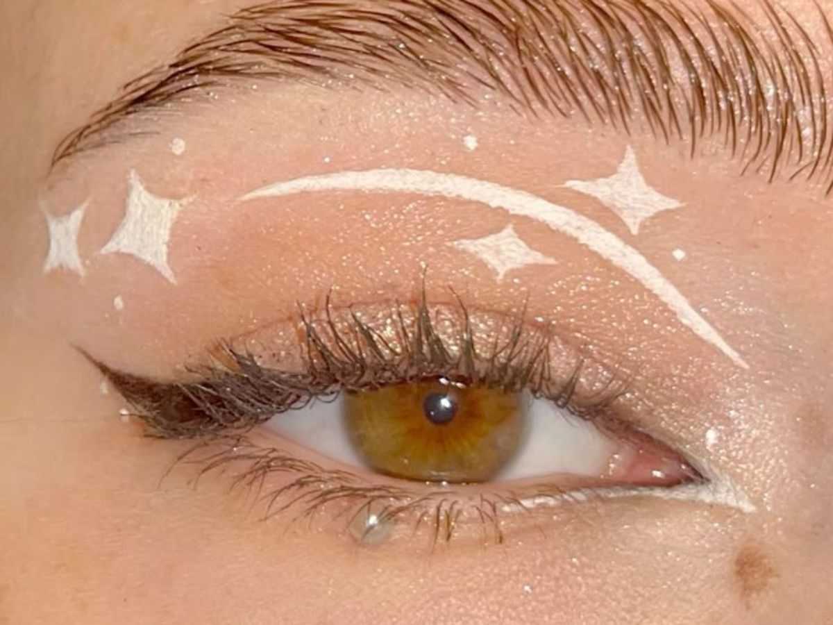 splash-proof-glam-5-makeup-looks-perfect-for-the-rainy-season-in-pics Image Credit - Pinterest - Photo Gallery