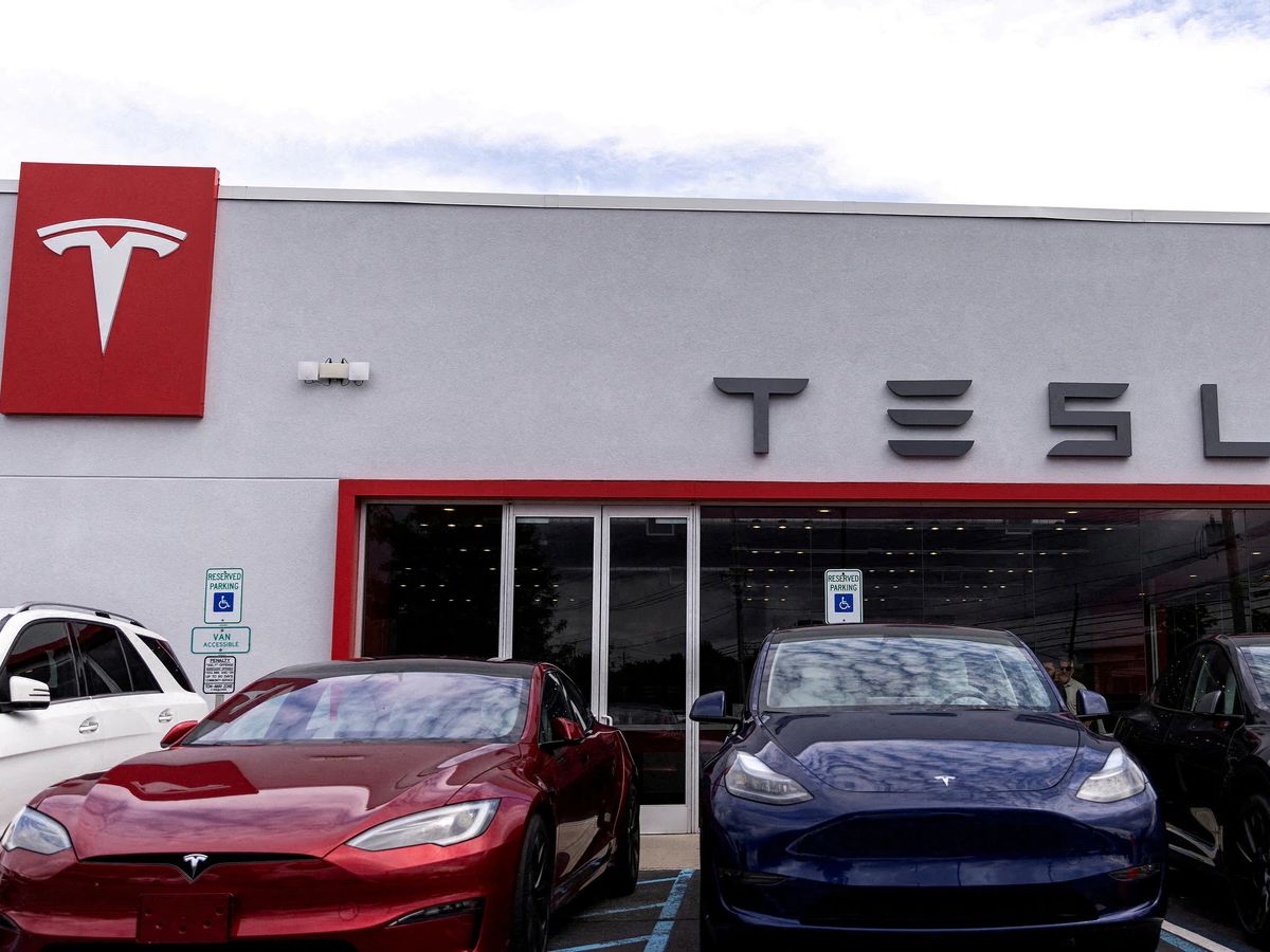 tesla-india-showroom-how-model-3-y-stack-up-against-audi-bmw-mercedes-evs Tesla India Showroom: How Model 3 & Y Stack Up Against Audi, BMW & Mercedes EVs - Photo Gallery