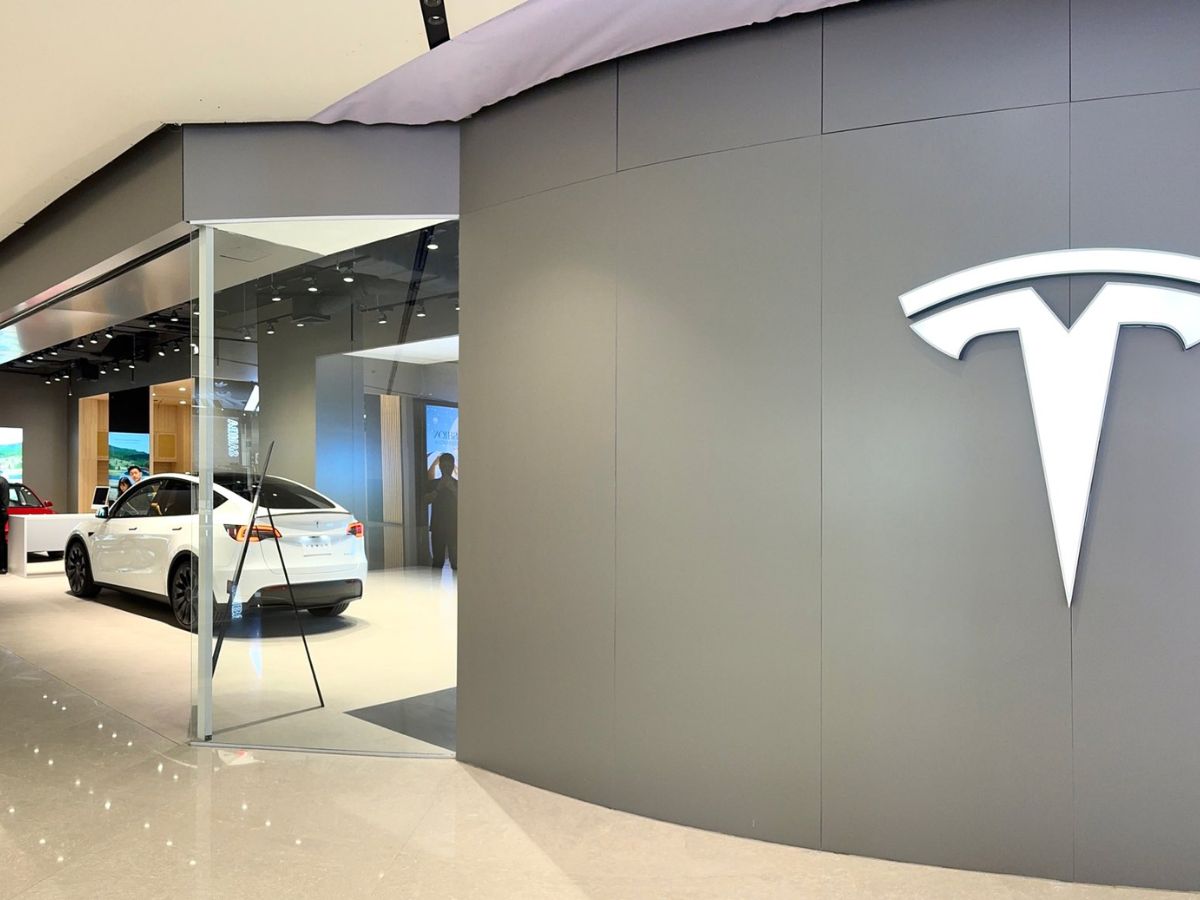 tesla-india-showroom-how-model-3-y-stack-up-against-audi-bmw-mercedes-evs Tesla India Showroom: How Model 3 & Y Stack Up Against Audi, BMW & Mercedes EVs - Photo Gallery