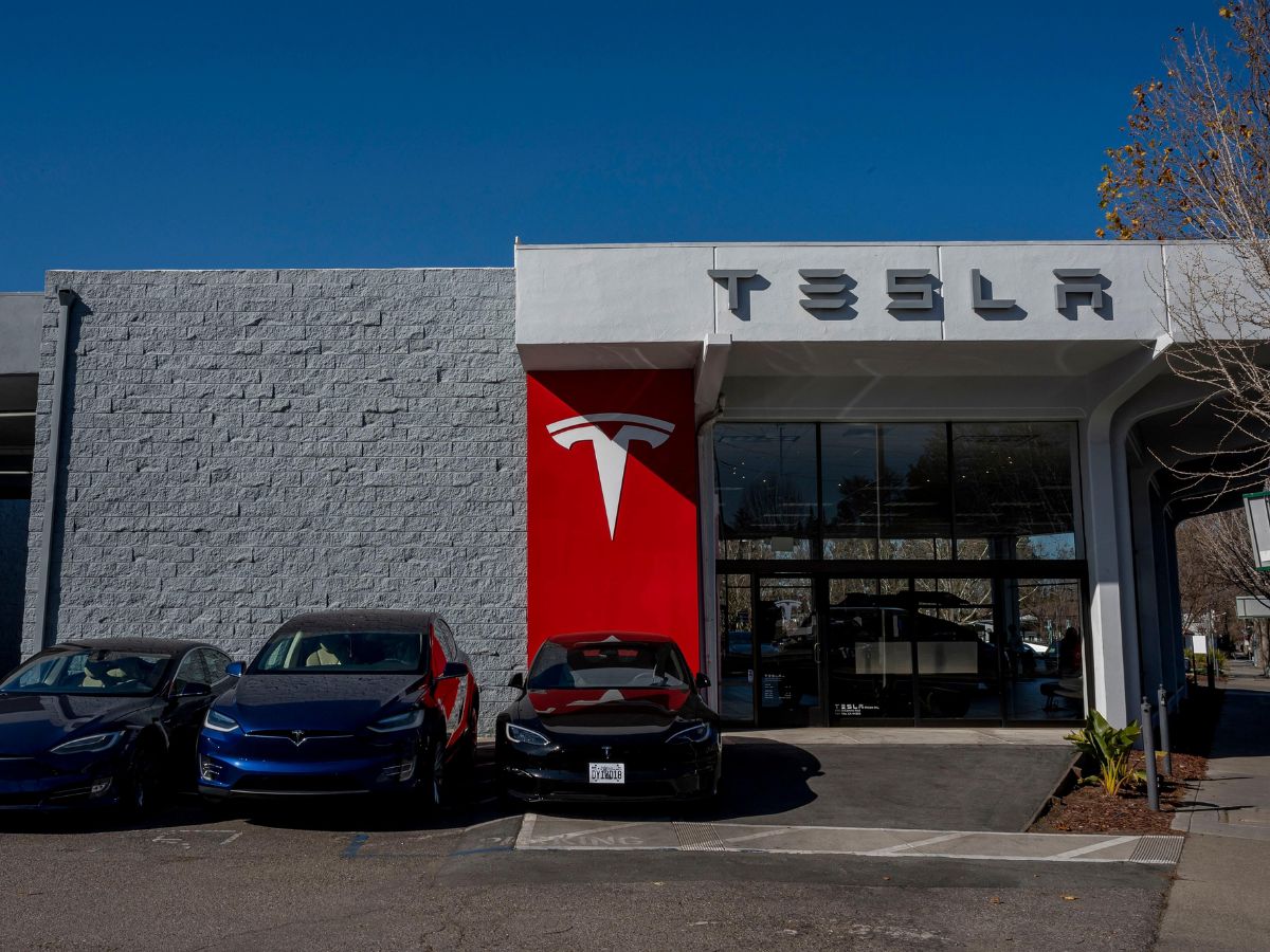 tesla-india-showroom-how-model-3-y-stack-up-against-audi-bmw-mercedes-evs Tesla India Showroom: How Model 3 & Y Stack Up Against Audi, BMW & Mercedes EVs - Photo Gallery