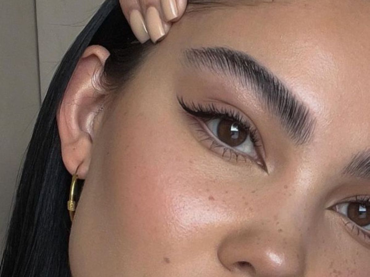 splash-proof-glam-5-makeup-looks-perfect-for-the-rainy-season-in-pics Image Credit - Pinterest - Photo Gallery