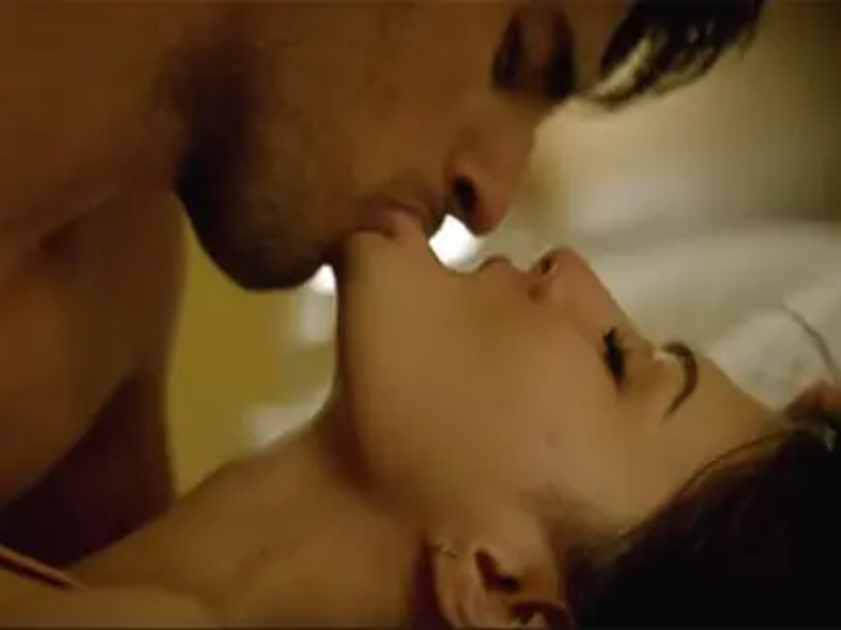 On-Screen Intimacy That Got Too Real for These Bollywood Celebs. - Photo Gallery