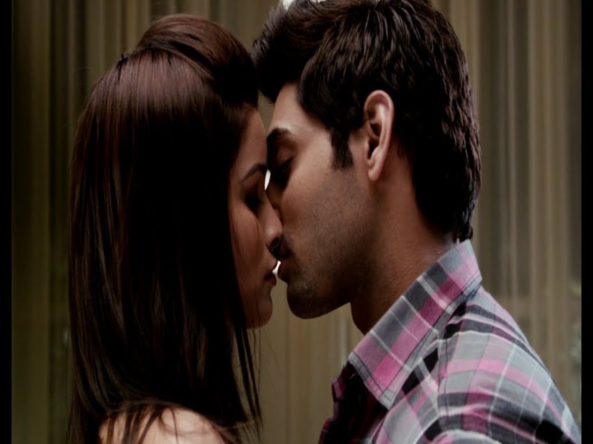 On-Screen Intimacy That Got Too Real for These Bollywood Celebs. - Photo Gallery