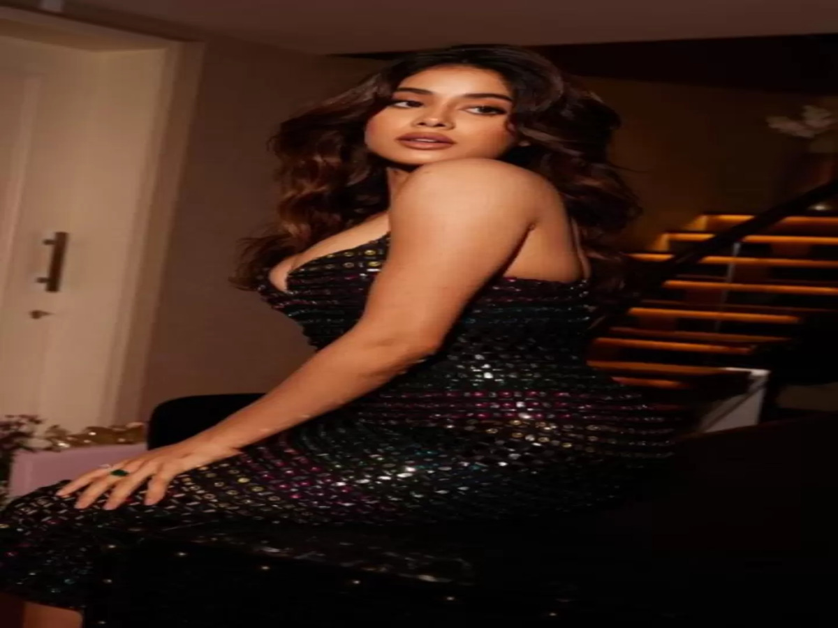 Janhvi Kapoor’s Daring Fashion Choices Showcase Her as the Upcoming Style Icon - Photo Gallery
