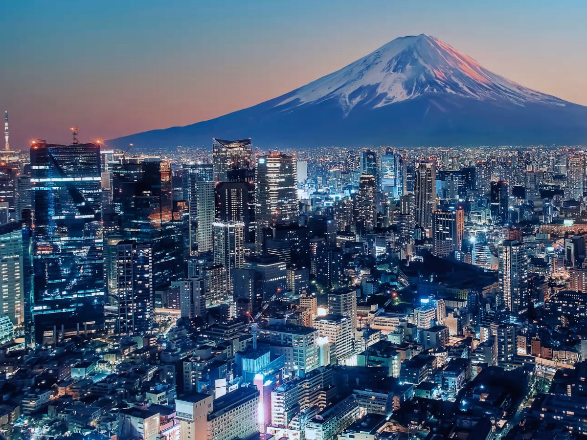 skyline-giants-top-7-cities-with-the-highest-number-of-skyscrapers Skyline Giants: Top 7 Cities With the Highest Number of Skyscrapers - Photo Gallery