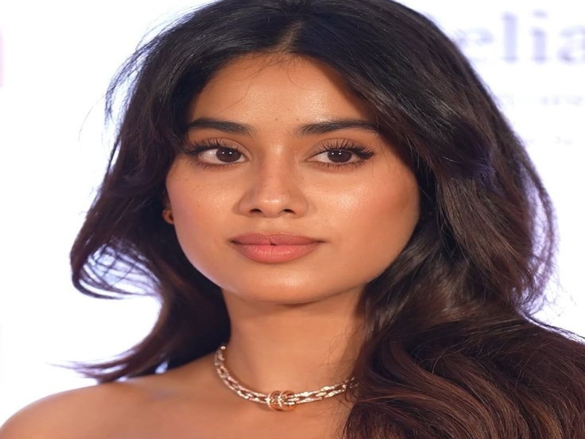 actresses-speak-out-responses-to-show-more-skin-demands Actresses Speak Out: Responses to ‘Show More Skin’ Demands - Photo Gallery