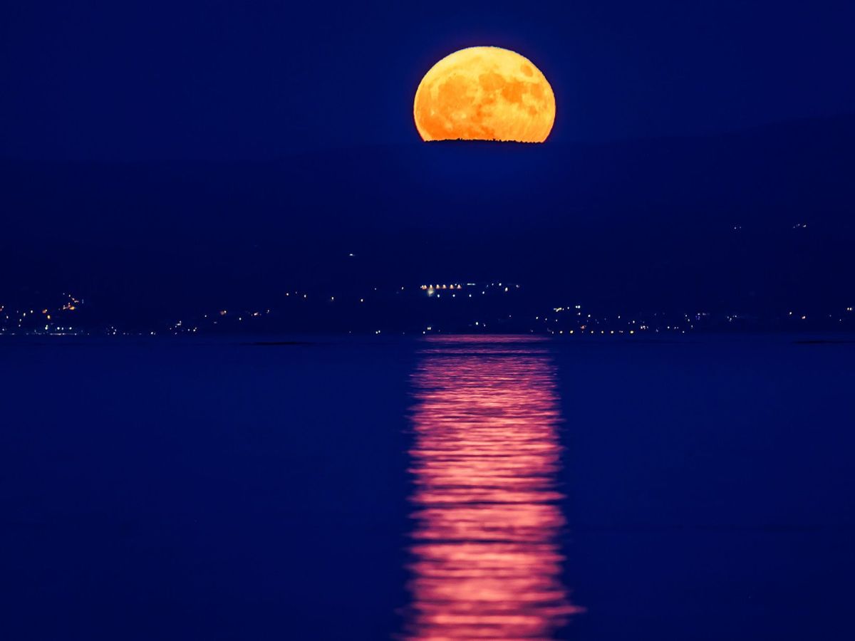 the-buck-moon-when-and-how-to-watch-julys-stunning-full-moon The Buck Moon: When and How to Watch July’s Stunning Full Moon - Photo Gallery
