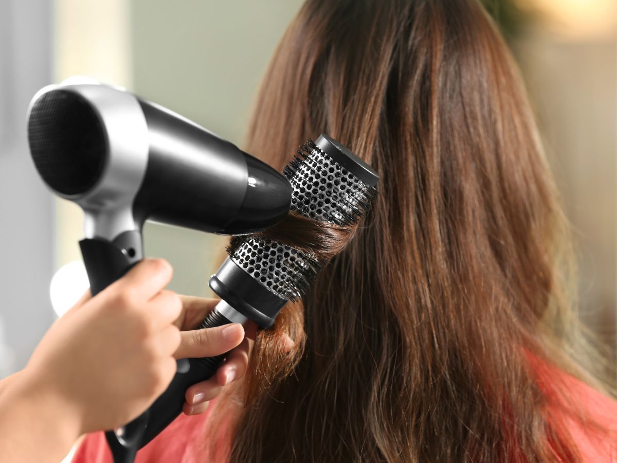 why-you-should-never-brush-wet-hair Why You Should Never Brush Wet Hair? - Photo Gallery
