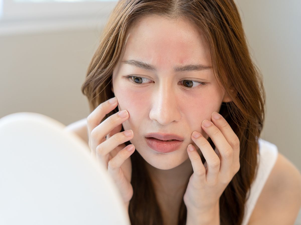 top-5-signs-you-are-over-exfoliating-your-skin-this-monsoon Top 5 Signs You Are Over-Exfoliating Your Skin This Monsoon - Photo Gallery