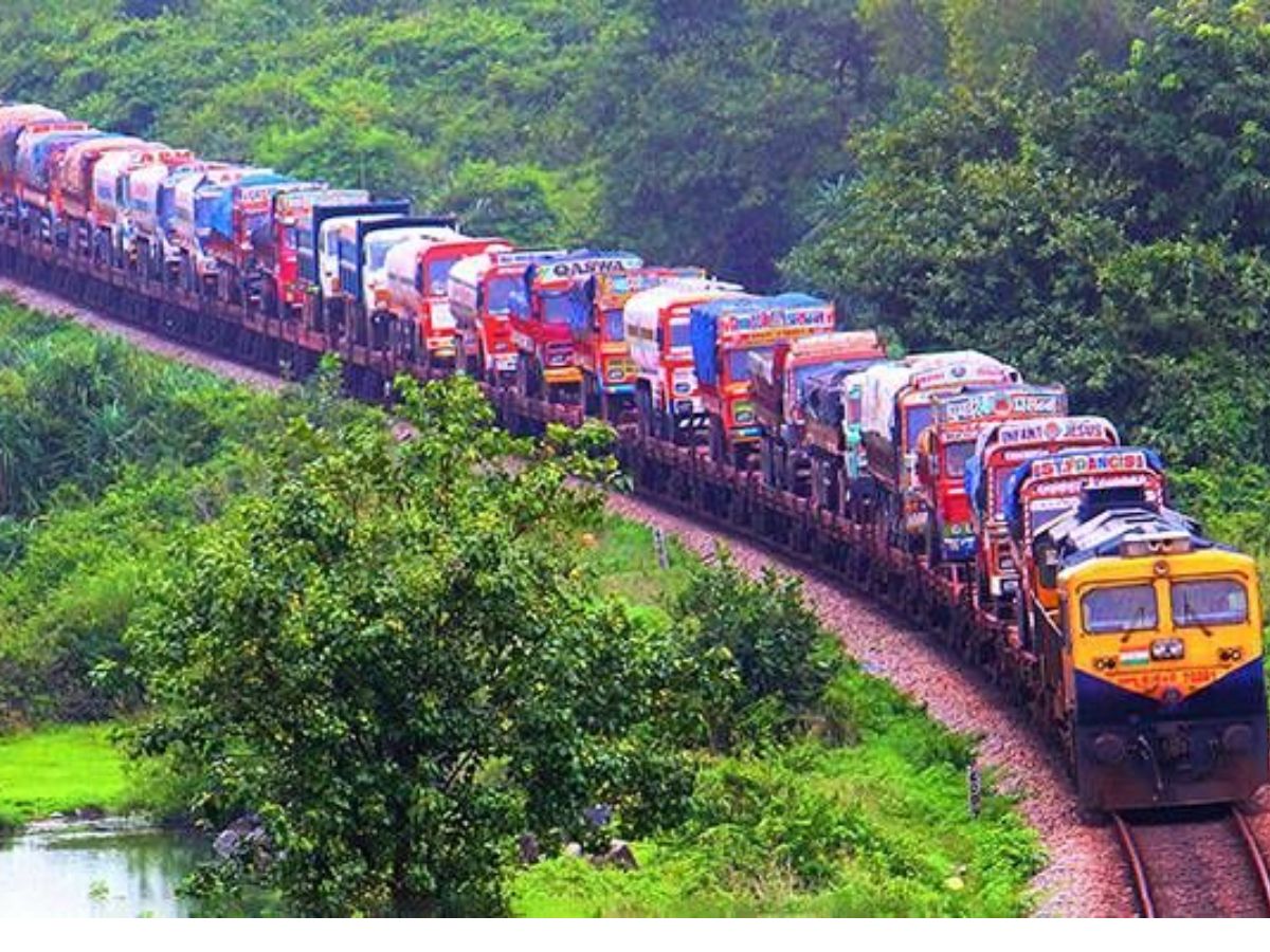 7 Most Dangerous Railway Routes In India That Will Scare You - Photo Gallery