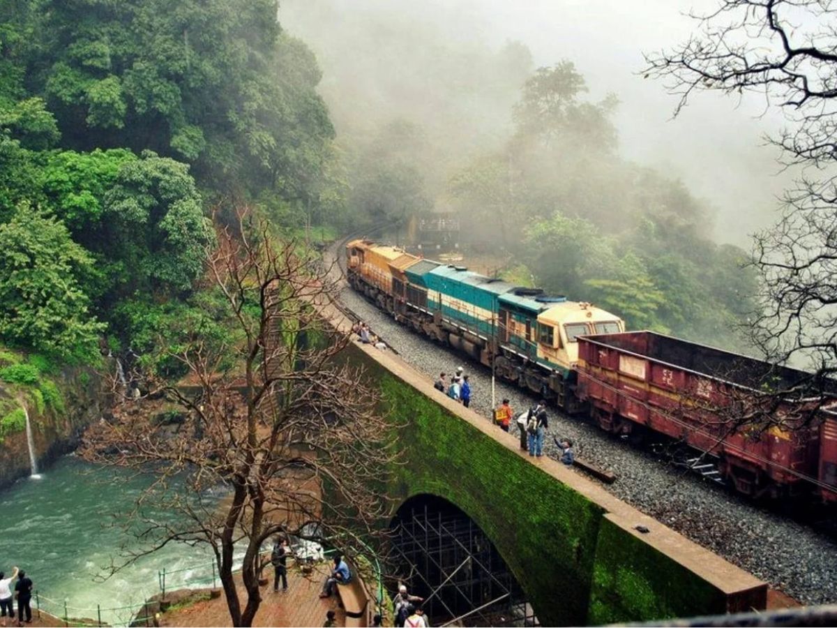 7 Most Dangerous Railway Routes In India That Will Scare You - Photo Gallery