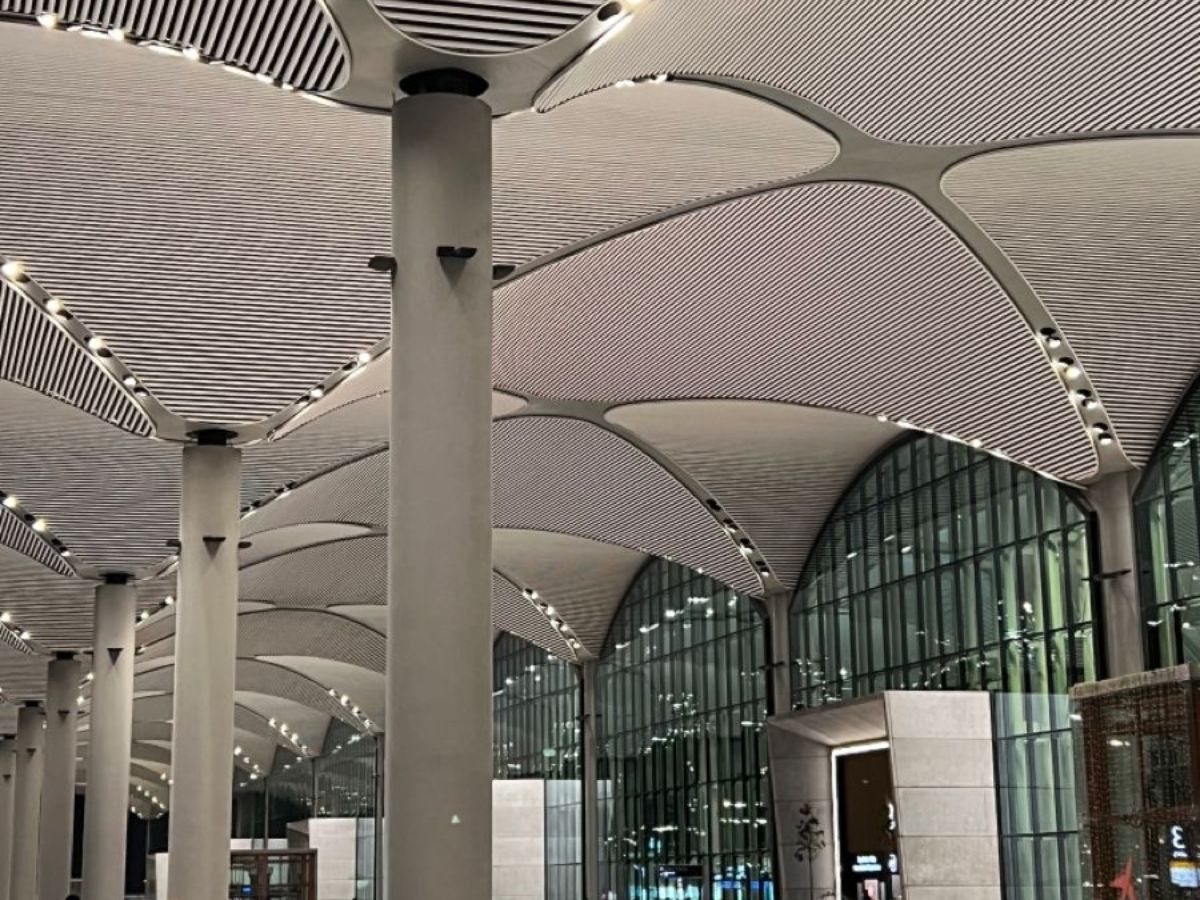 from-atlanta-to-shanghai-10-busiest-airports-hub-that-never-sleep-showcasing-the-dynamic-nature-of-global-aviation 10 Busiest Airports Hub That Never Sleep: From Atlanta to Shanghai - Photo Gallery
