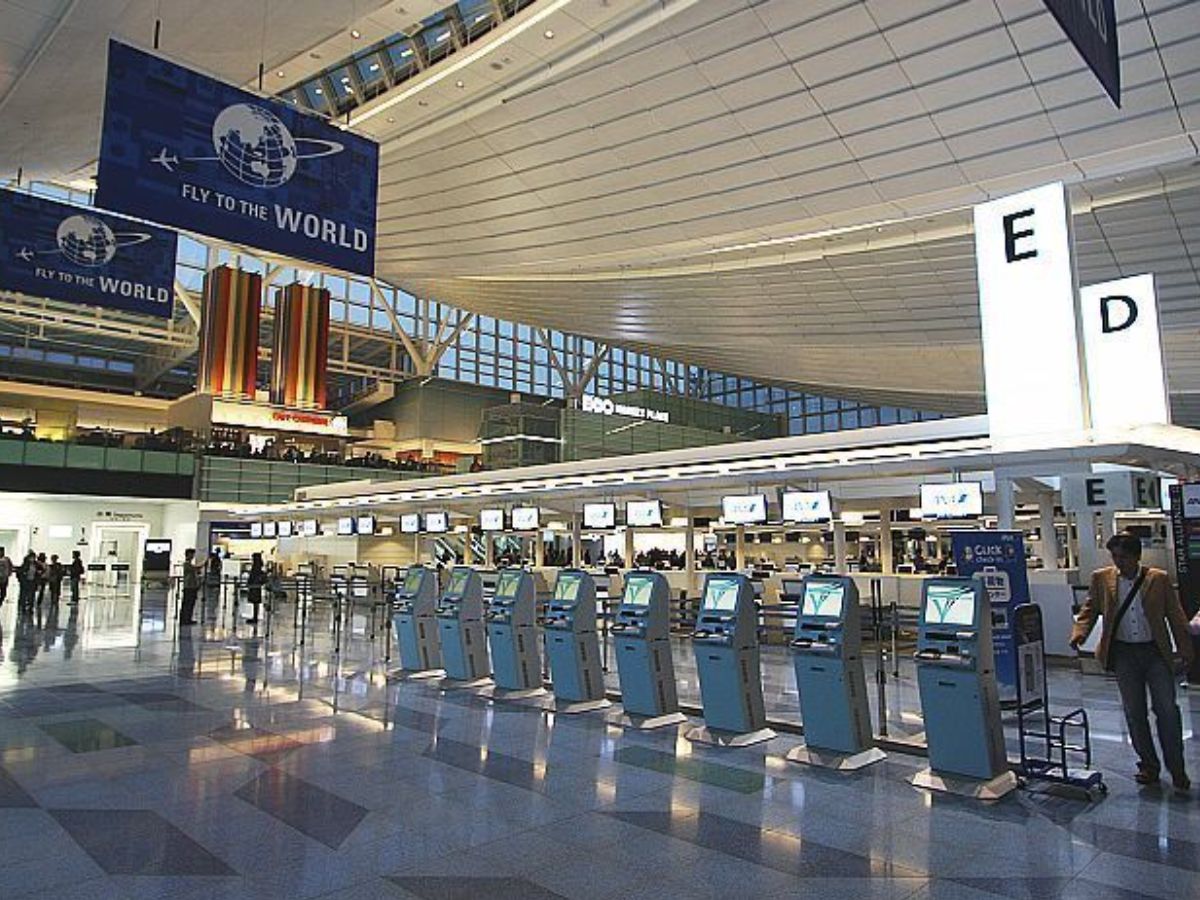 from-atlanta-to-shanghai-10-busiest-airports-hub-that-never-sleep-showcasing-the-dynamic-nature-of-global-aviation 10 Busiest Airports Hub That Never Sleep: From Atlanta to Shanghai - Photo Gallery
